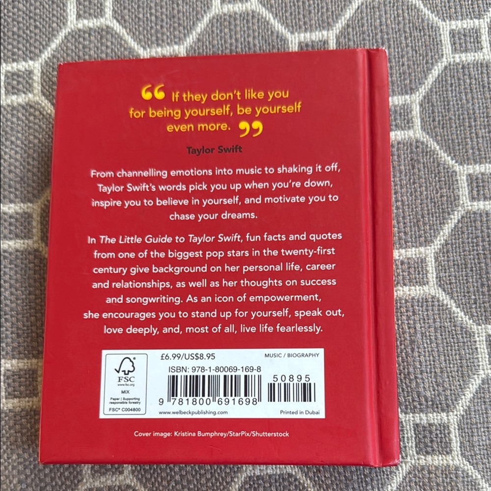 Red 'The Little Guide to Taylor Swift' Book - Picture 2 of 6